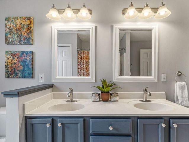 1913 Mockingbird Avenue, Shakopee, MN 55379