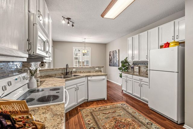 1913 Mockingbird Avenue, Shakopee, MN 55379