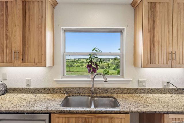 6603 Fm 2579, Floresville, TX 78114