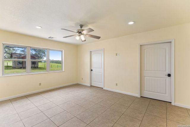 6603 Fm 2579, Floresville, TX 78114