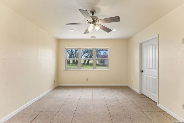 6603 Fm 2579, Floresville, TX 78114