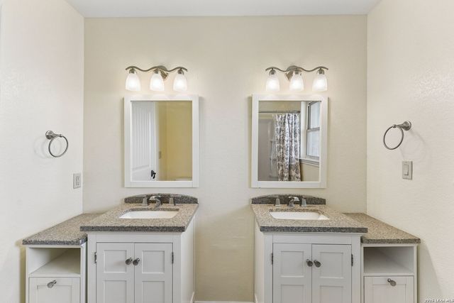 6603 Fm 2579, Floresville, TX 78114