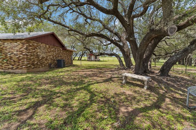 6603 Fm 2579, Floresville, TX 78114