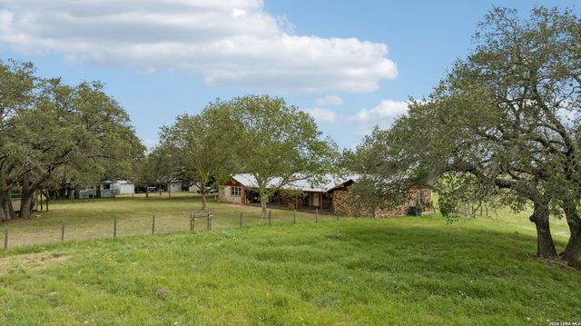 6603 Fm 2579, Floresville, TX 78114