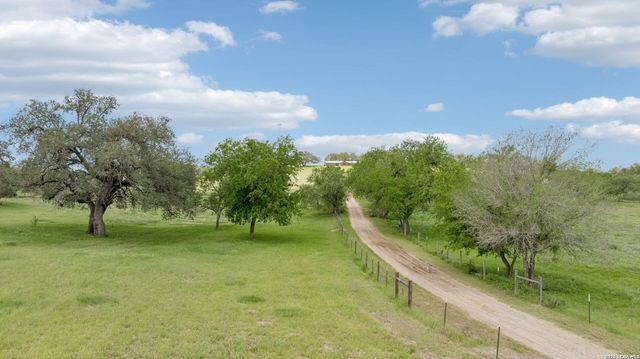 6603 Fm 2579, Floresville, TX 78114