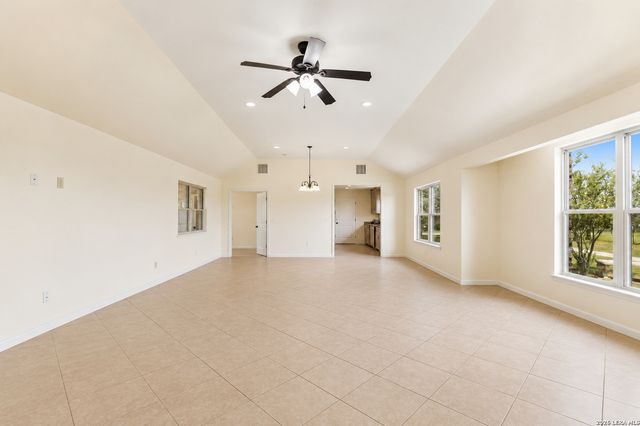6603 Fm 2579, Floresville, TX 78114
