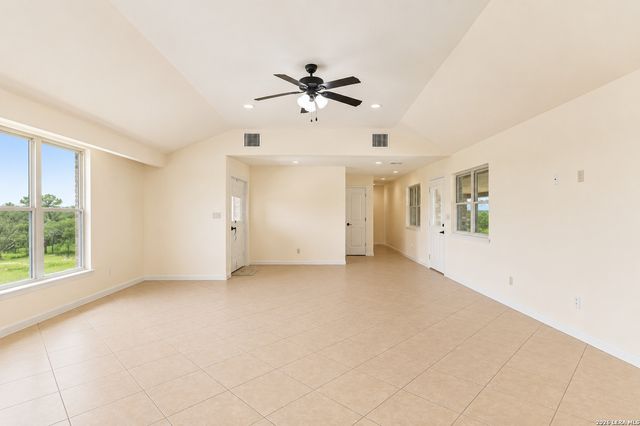 6603 Fm 2579, Floresville, TX 78114