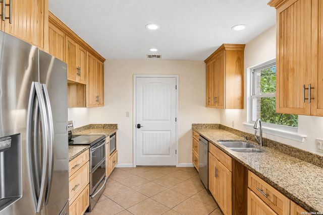 6603 Fm 2579, Floresville, TX 78114