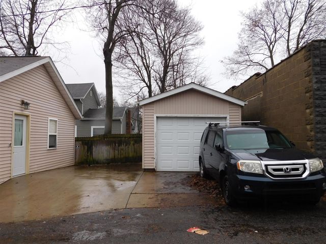 106 S Marshall Avenue, Marshall, MI 49068