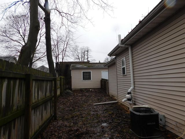 106 S Marshall Avenue, Marshall, MI 49068