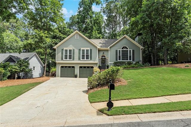 916 Fernwood Road, Woodstock, GA 30189
