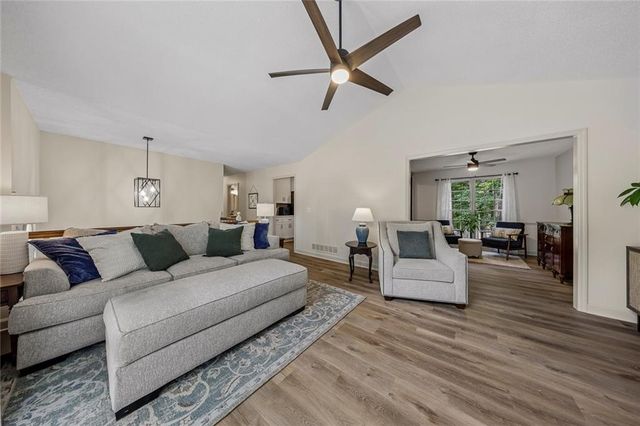 916 Fernwood Road, Woodstock, GA 30189