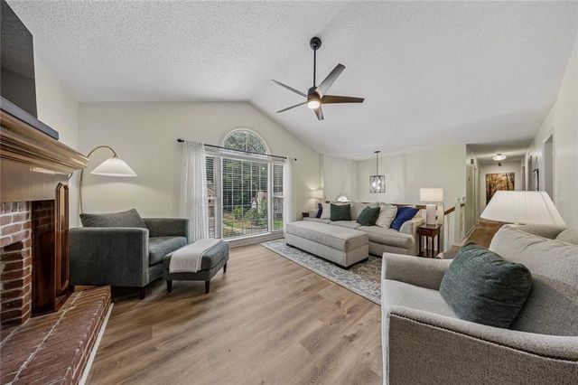916 Fernwood Road, Woodstock, GA 30189