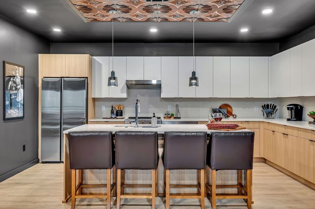 635 7th Ave S Apt 504, Nashville, TN 37203