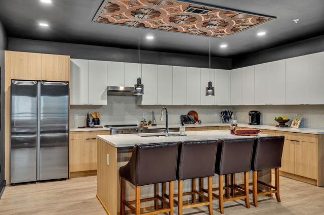 635 7th Ave S Apt 504, Nashville, TN 37203