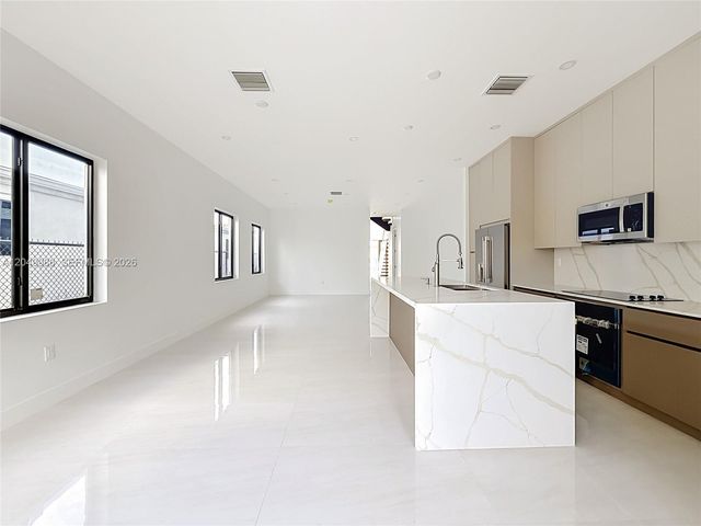 3730 SW 28th St, Miami, FL 33134