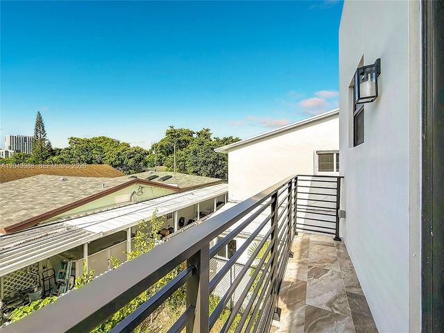3730 SW 28th St, Miami, FL 33134