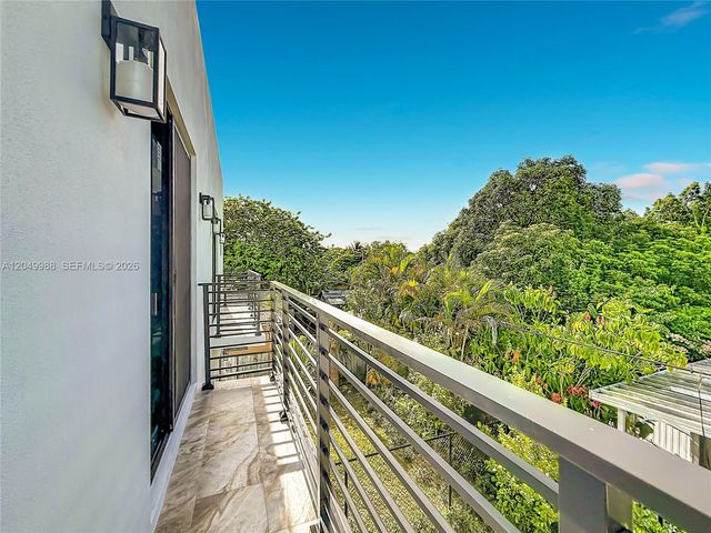 3730 SW 28th St, Miami, FL 33134