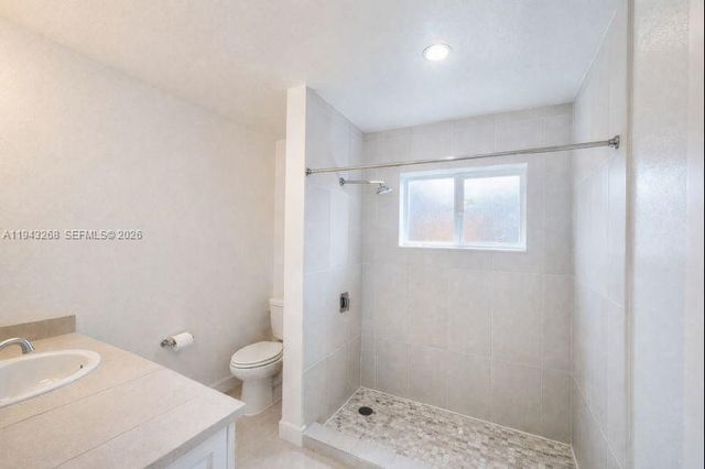 260 SW 8th Ave B, Hallandale Beach, FL 33009