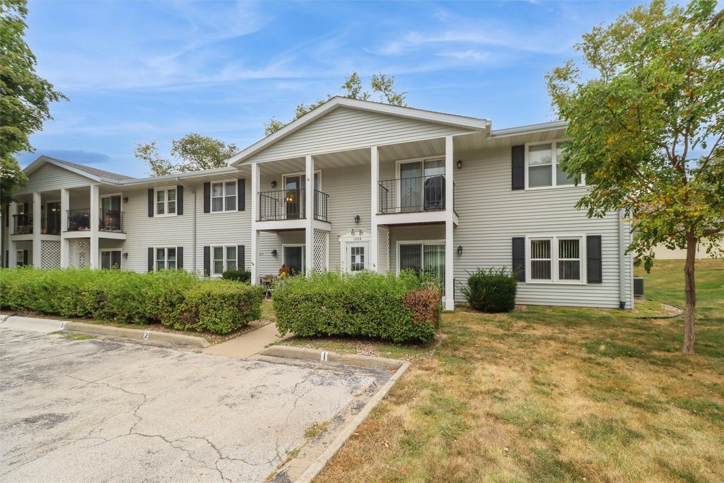 1252 49th Street 4, West Des Moines, IA 50266