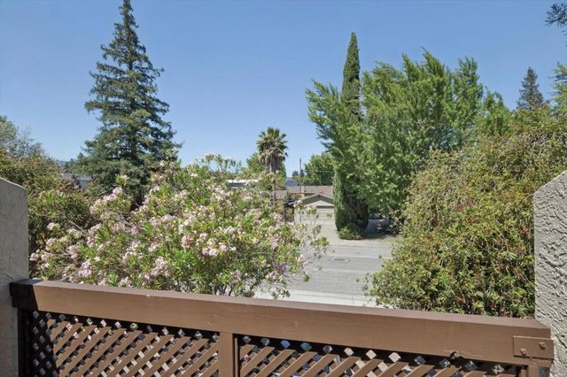 1525 Tyler Park Way, Mountain View, CA 94040