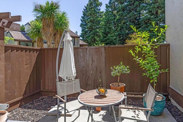 1525 Tyler Park Way, Mountain View, CA 94040