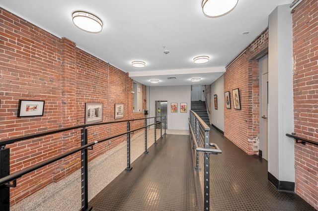 172 Middle St 204, Lowell, MA 01852