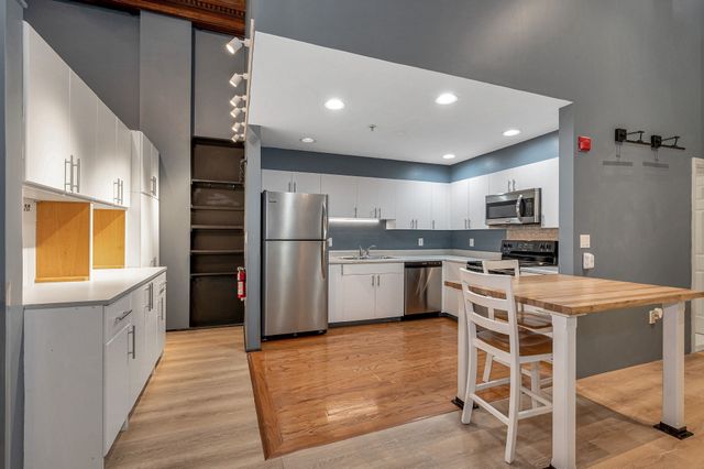 172 Middle St 204, Lowell, MA 01852
