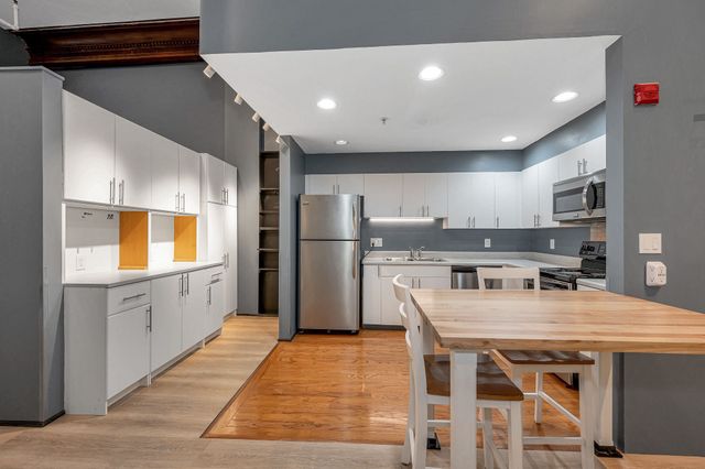 172 Middle St 204, Lowell, MA 01852