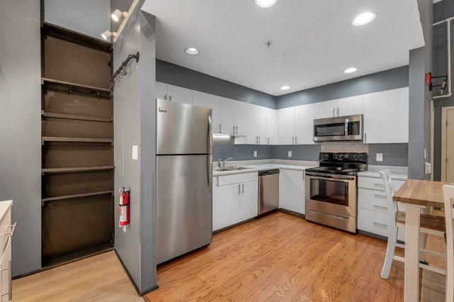 172 Middle St 204, Lowell, MA 01852