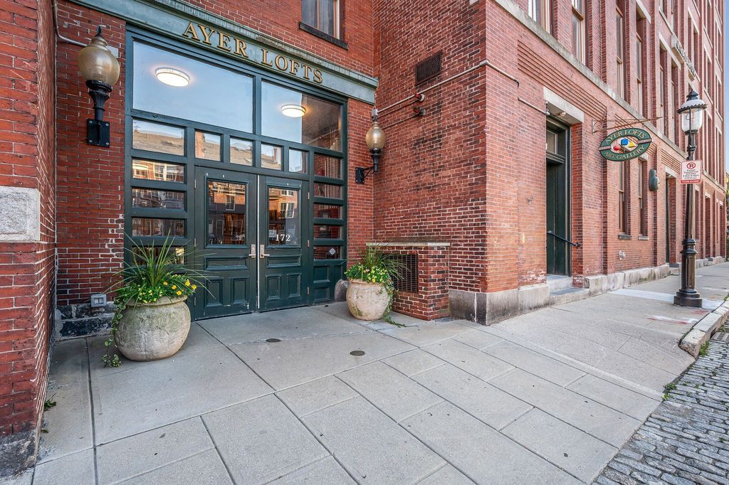 172 Middle St 204, Lowell, MA 01852
