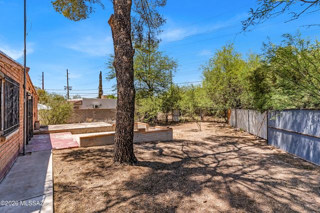 5829 E Waverly Street, Tucson, AZ 85712