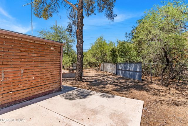5829 E Waverly Street, Tucson, AZ 85712
