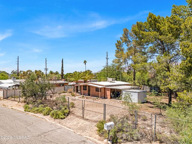 5829 E Waverly Street, Tucson, AZ 85712