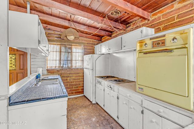 5829 E Waverly Street, Tucson, AZ 85712