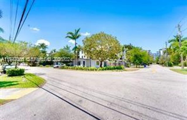 1615 NE 9th St 1, Fort Lauderdale, FL 33304