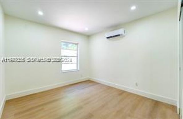 1615 NE 9th St 1, Fort Lauderdale, FL 33304