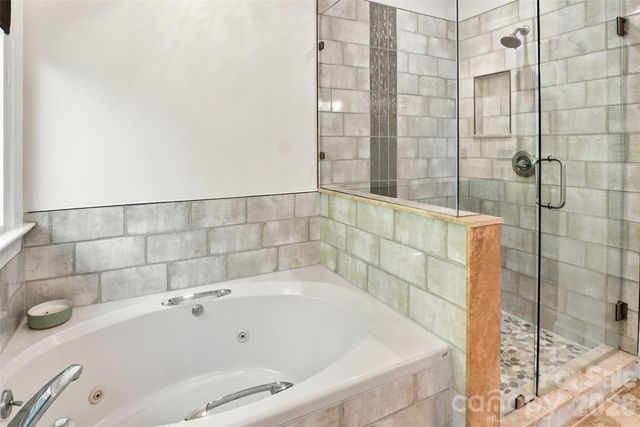 223 N Brackenbury Lane, Charlotte, NC 28270