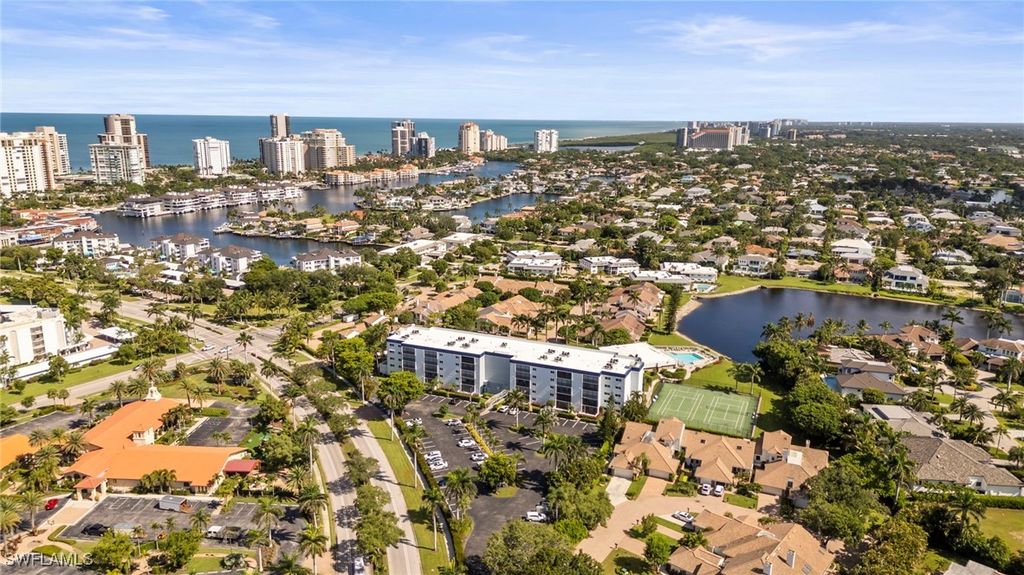 555 Park Shore DR B212, Naples, FL 34103