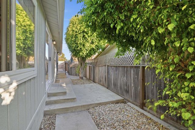 14955 Avenida Venusto 26, San Diego, CA 92128
