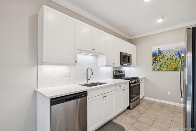 34 Greentree Court, Shirley, NY 11967