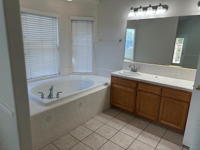 2523 E Cole Avenue, Fresno, CA 93720