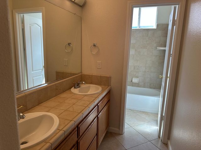 2523 E Cole Avenue, Fresno, CA 93720