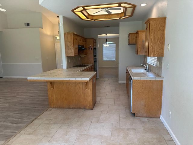 2523 E Cole Avenue, Fresno, CA 93720