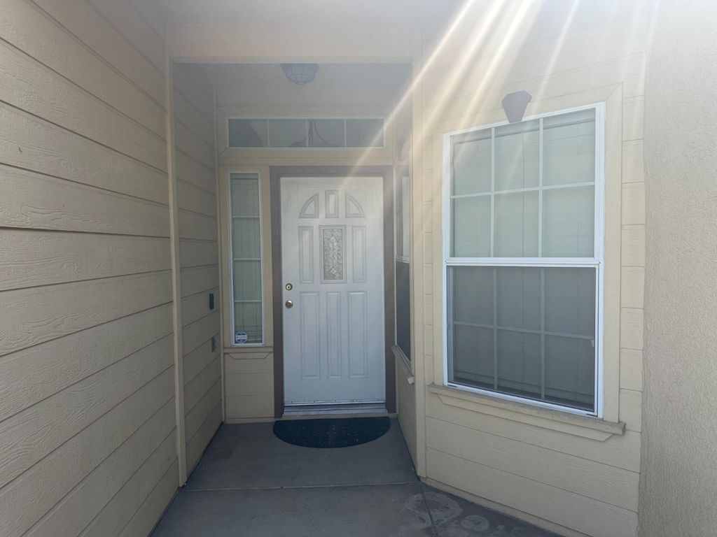 Image 3 of property listing at 2523 E Cole Avenue, Fresno, CA 93720