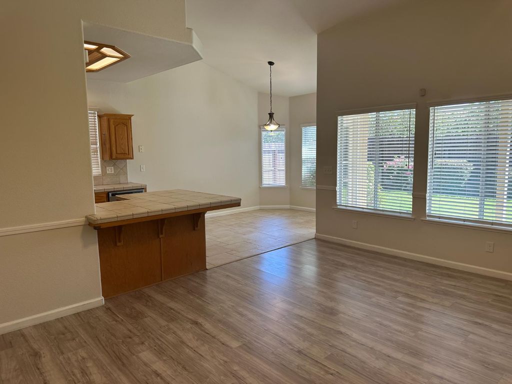 Image 5 of property listing at 2523 E Cole Avenue, Fresno, CA 93720