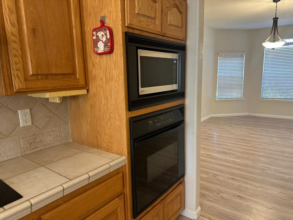 Image 9 of property listing at 2523 E Cole Avenue, Fresno, CA 93720