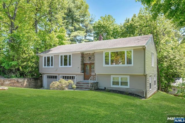 34 Bear Brook Lane, Livingston, NJ 07039