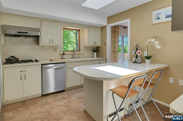 34 Bear Brook Lane, Livingston, NJ 07039