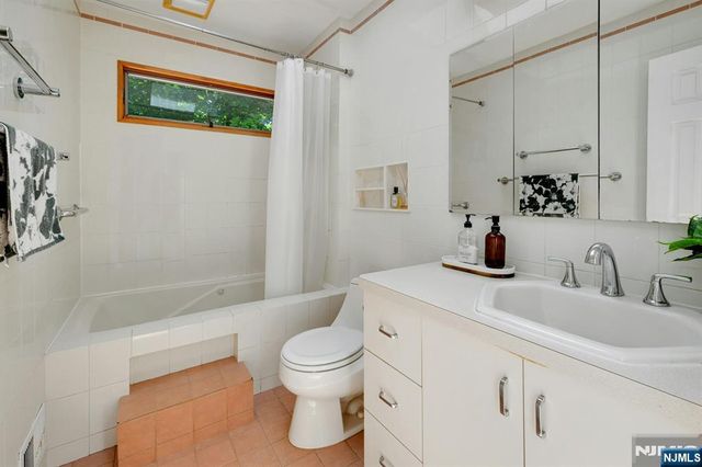 34 Bear Brook Lane, Livingston, NJ 07039